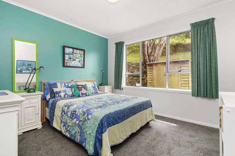 27 Hampton Hill Road Tawa_10