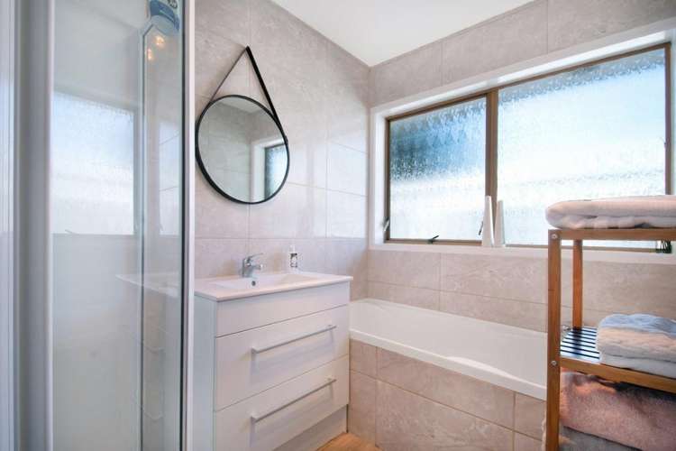 2/3 Cezanne Place New Lynn_19