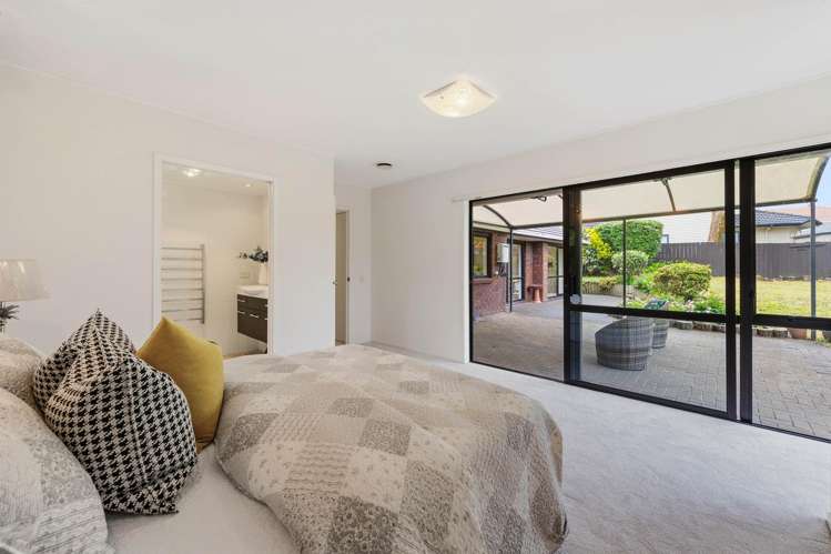 33 Voltaire Court Botany Downs_17