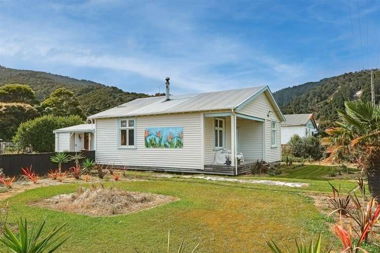 11 River Road Hector_26