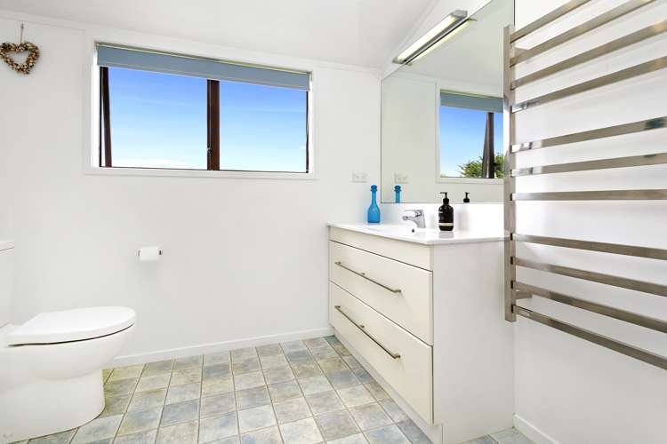 6 Westra View Tawa_13