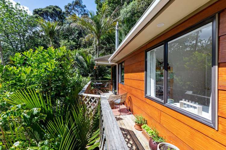 11 Valley View Road Titirangi_16