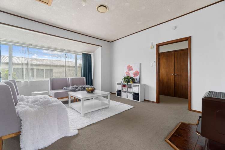 12 Bains Avenue Hamilton East_13