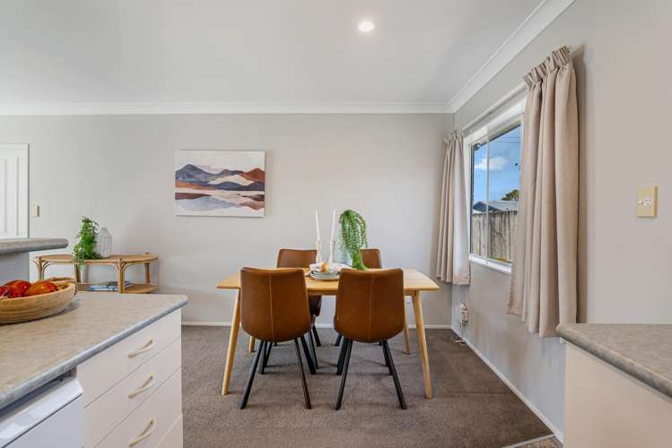 1/2 Doment Crescent Orewa_9