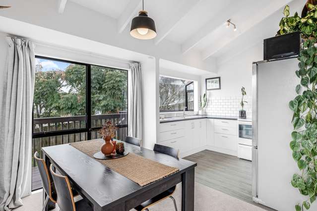 2/69 Trias Road Totara Vale_3