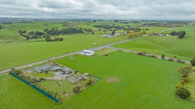 1911 Makino Road Halcombe_21