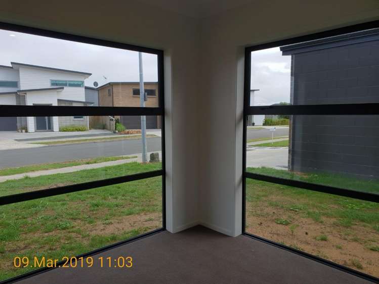 54 Featherstone Drive 2743_11