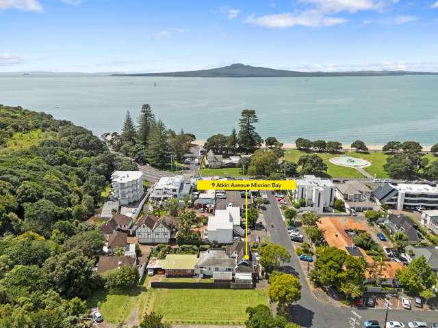 LOCATION IS KEY - JUST 100M TO THE BEACH!