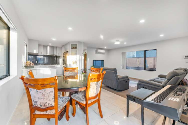 69a Solar Road Glen Eden_7