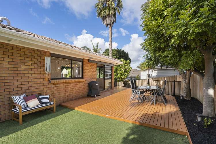 2/98 Gosford Drive Botany Downs_13