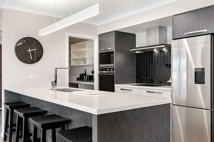 8 Strowan Avenue Elgin_21