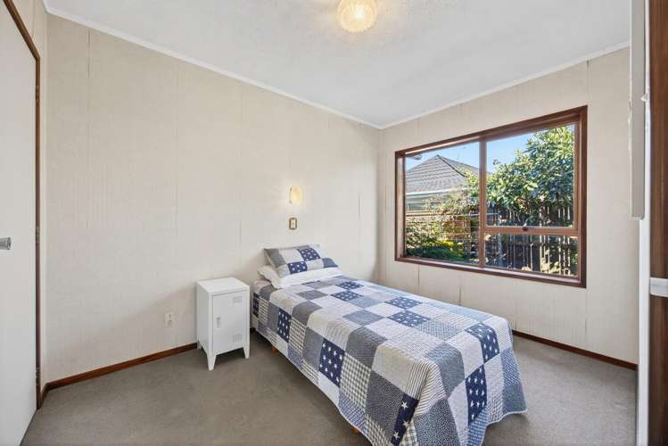 1/15 Serrita Avenue Sunnyhills_11