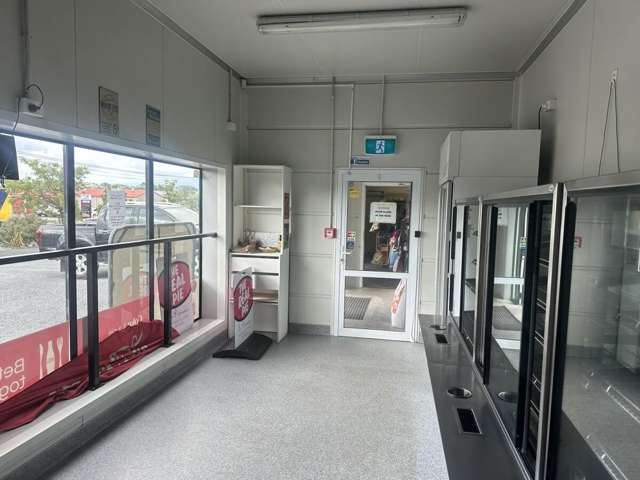 82 Hurlstone Drive Waiwhakaiho_2