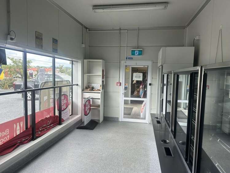 82 Hurlstone Drive Waiwhakaiho_2