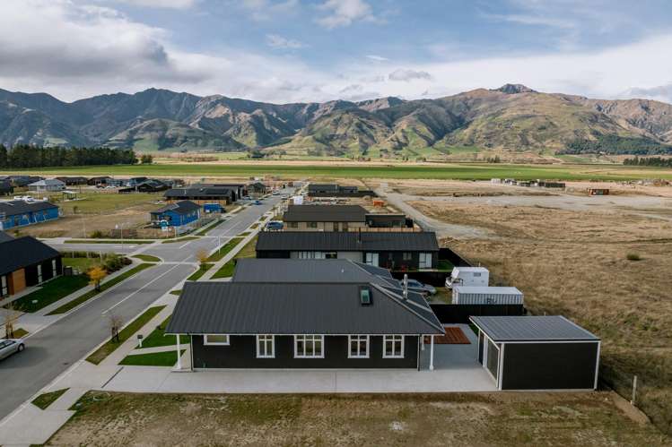 105 Burdon Loop Lake Hawea_24