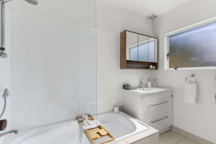 12b Penton Road Stanmore Bay_13