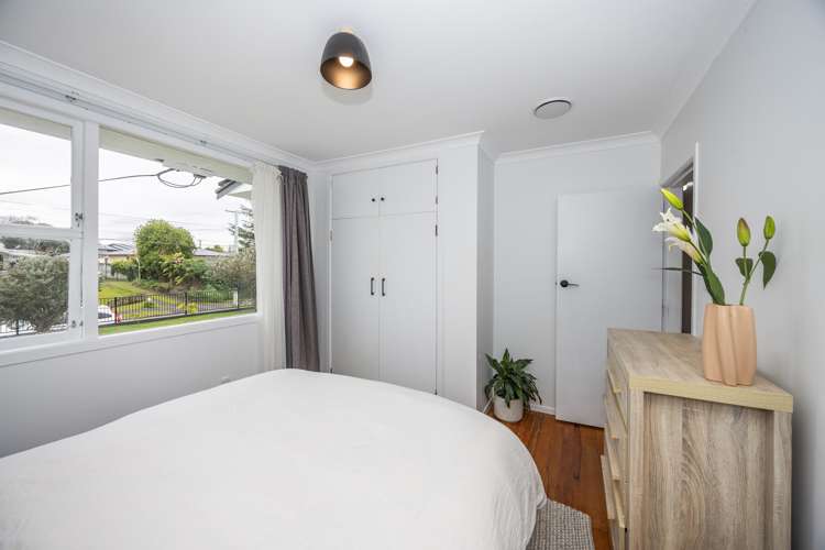 7 Manapouri Place Glenview_10