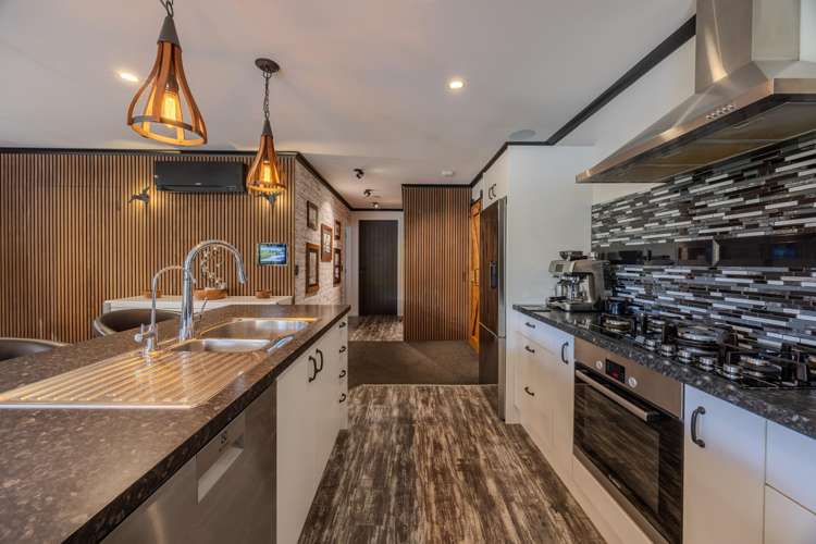 10 Jack Young Place Albert Town_9