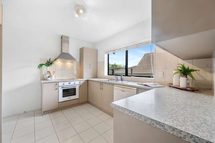 2/98 Mirrabooka Avenue Botany Downs_8