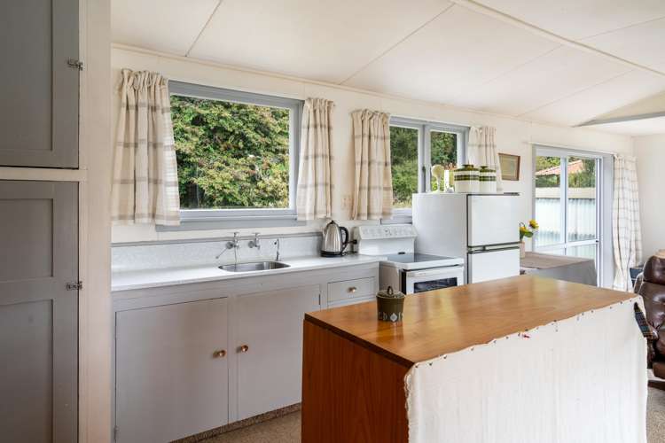 17 Riverside Road Taieri Mouth_8