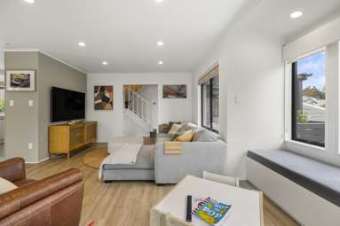 2/214 Moore Street_3