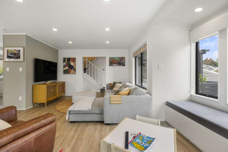2/214 Moore Street Howick_3