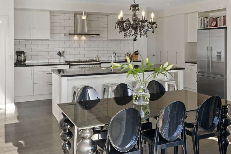 90 Washbourn Drive Richmond_18