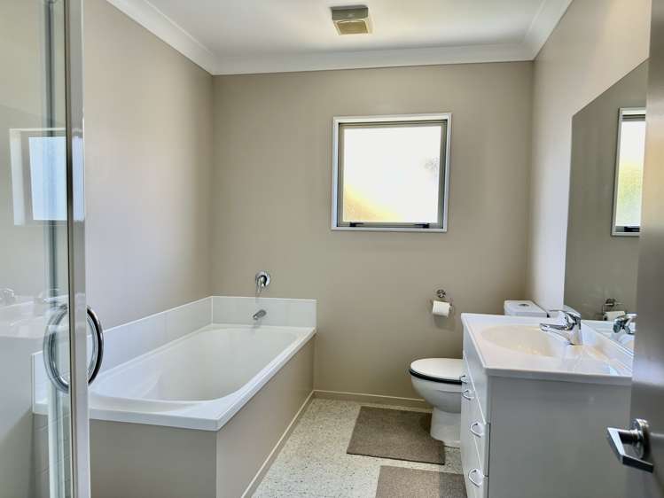 20a Gifford Grove Churton Park_13