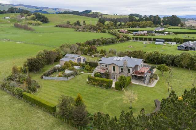 Stunning retreat in Pohangina Valley