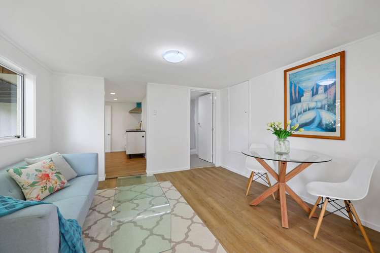 13 Seymour Road Mellons Bay_21