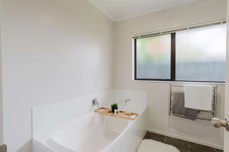 17 Burgundy Court Rototuna_17