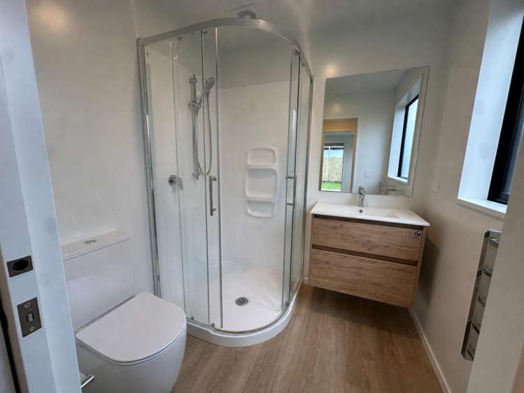 16 Accadia Drive 11103_11