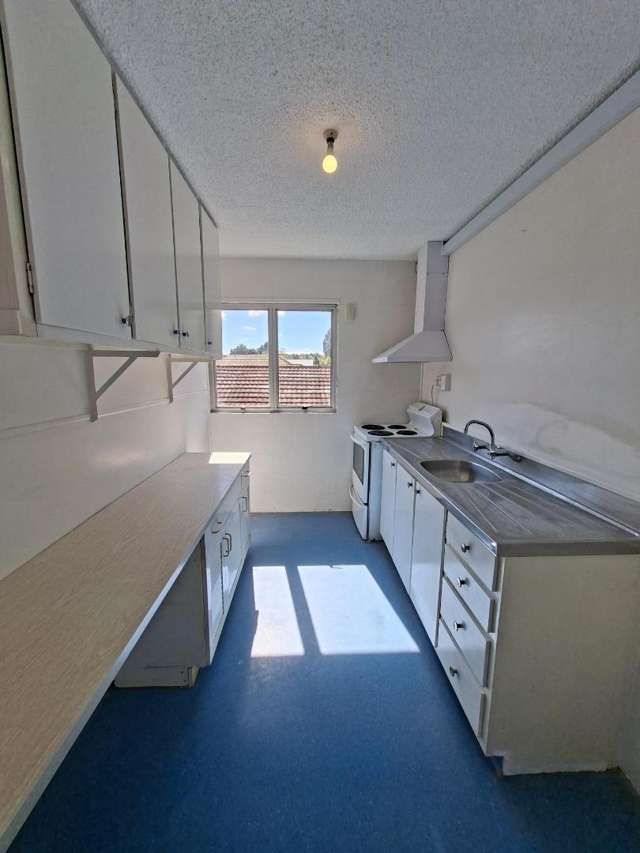 Spacious Two Bedroom - Upstairs