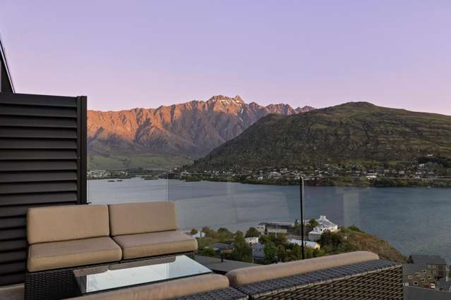 16 Highlands Close Queenstown Hill_2