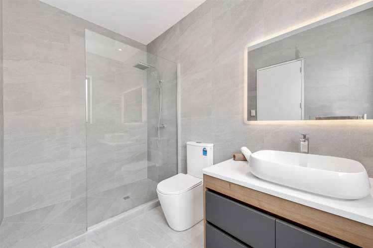 30 Ballyalton Crescent Flat Bush_31