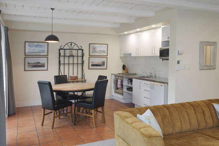 85e Beach Road Akaroa_9