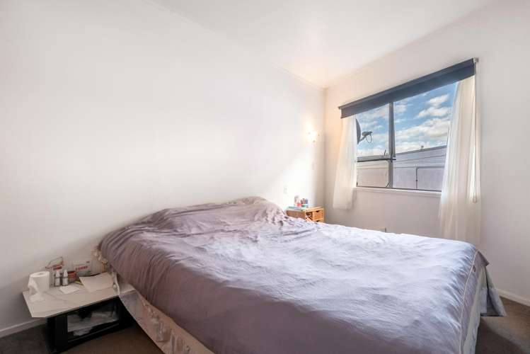 522 Beach Road Murrays Bay_17