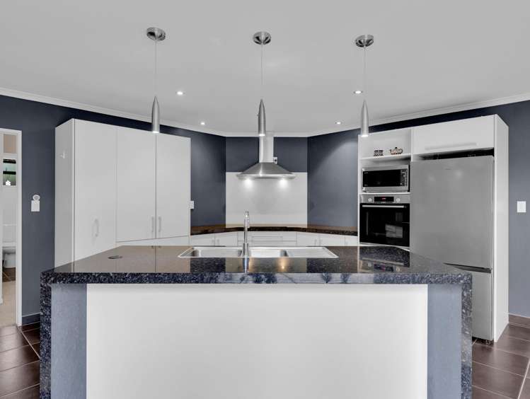 48 Wiltshire Drive Huntington_10