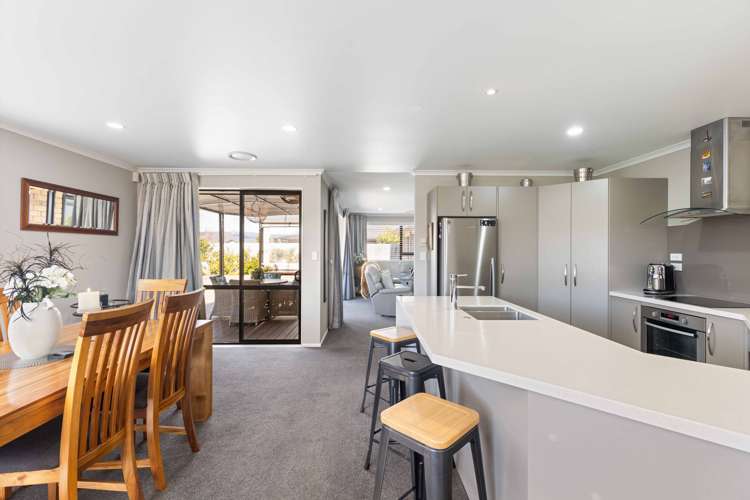 6 Liberty Grove Kelvin Grove_13