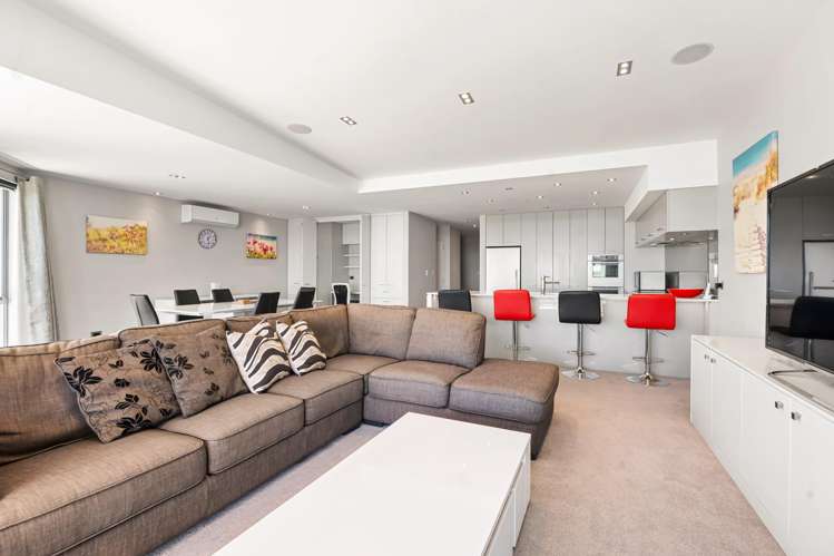 302/136 Marine Parade Mt Maunganui_12