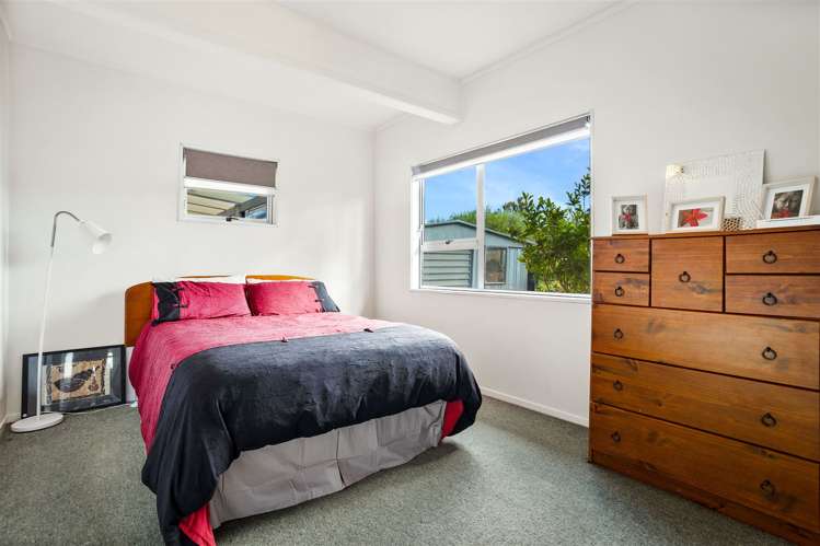 42 Yeovil Road Te Atatu Peninsula_11