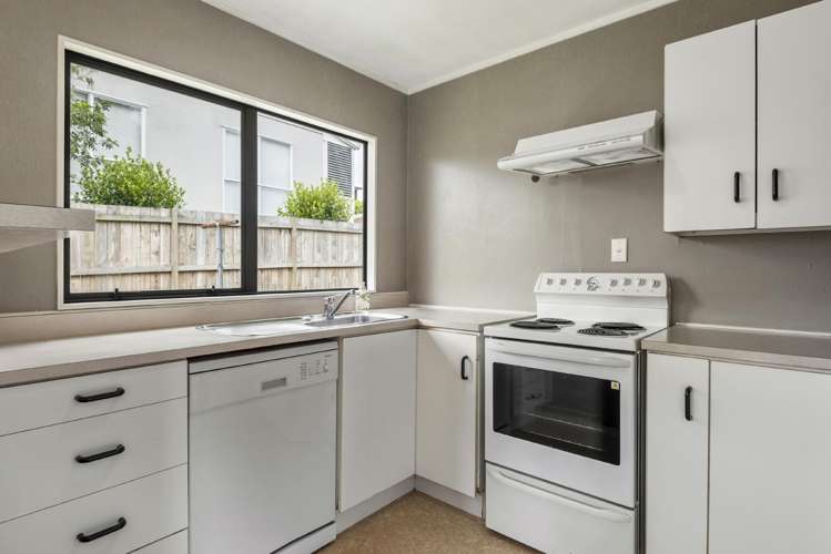 2/18 Altair Place Windsor Park_13