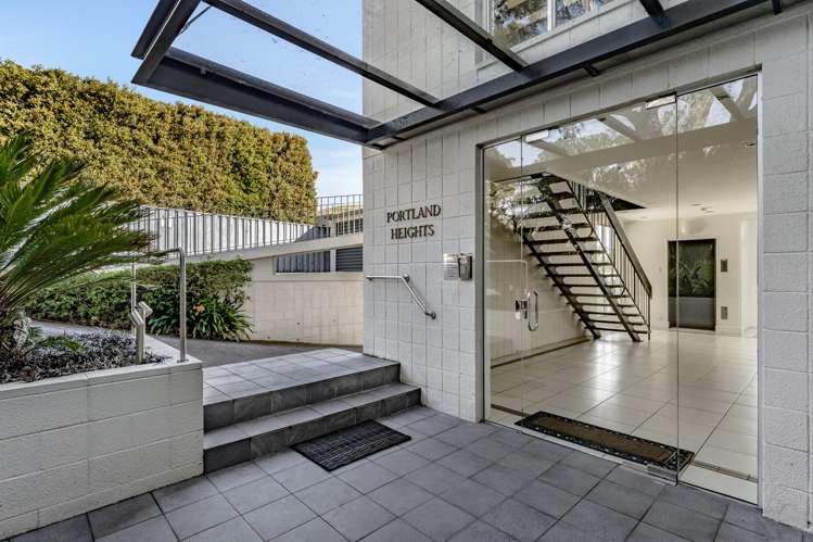 2 and 3/14 Portland Road Remuera_10
