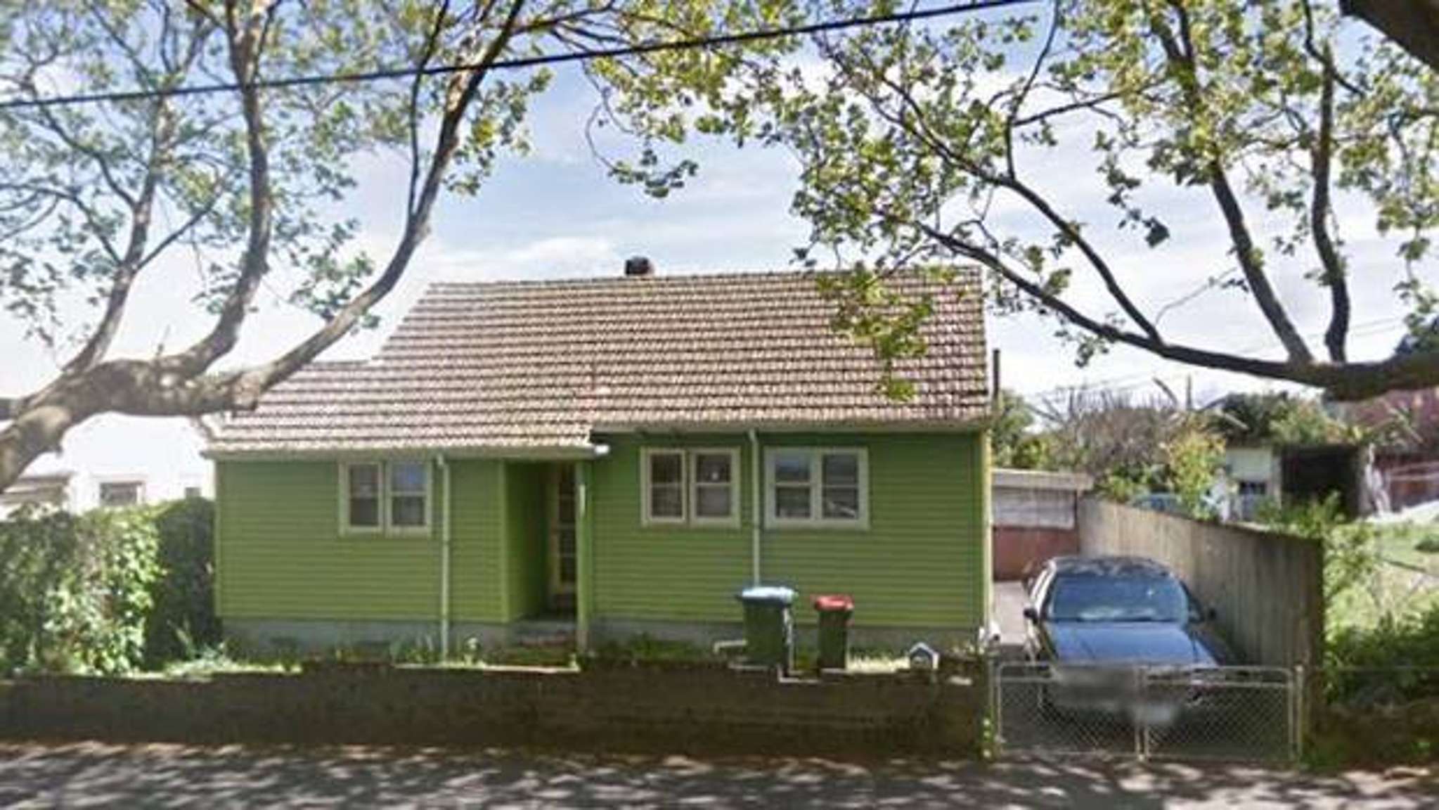 Landlord 'gives away' $1.92m house for a year