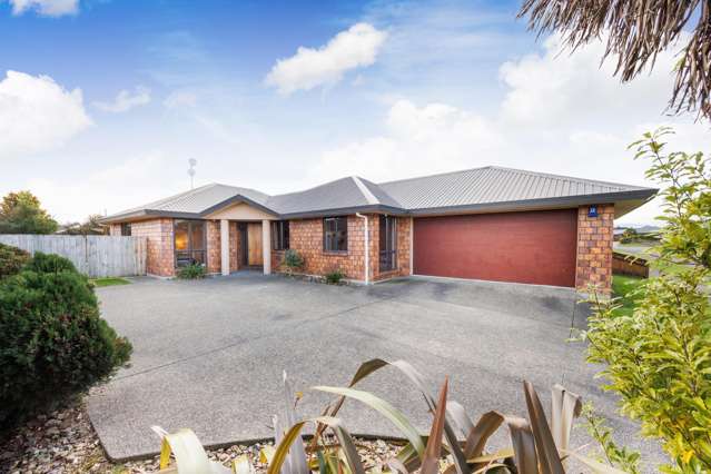 Family neighbourhood, brick home!