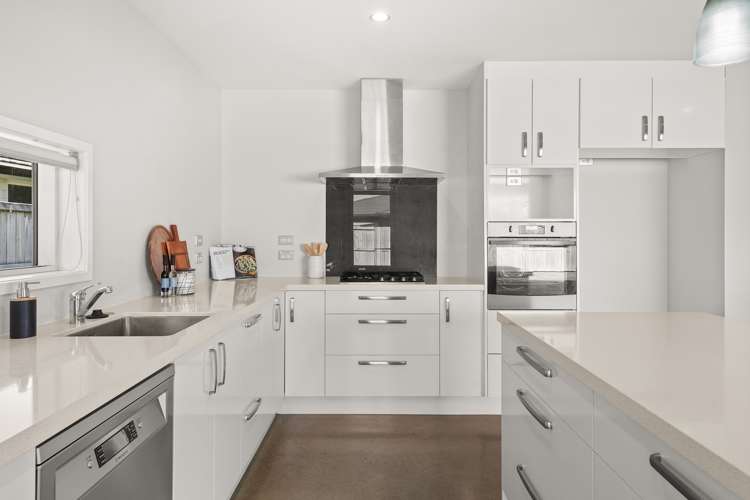 33 Kahuparere Crescent Pyes Pa_4