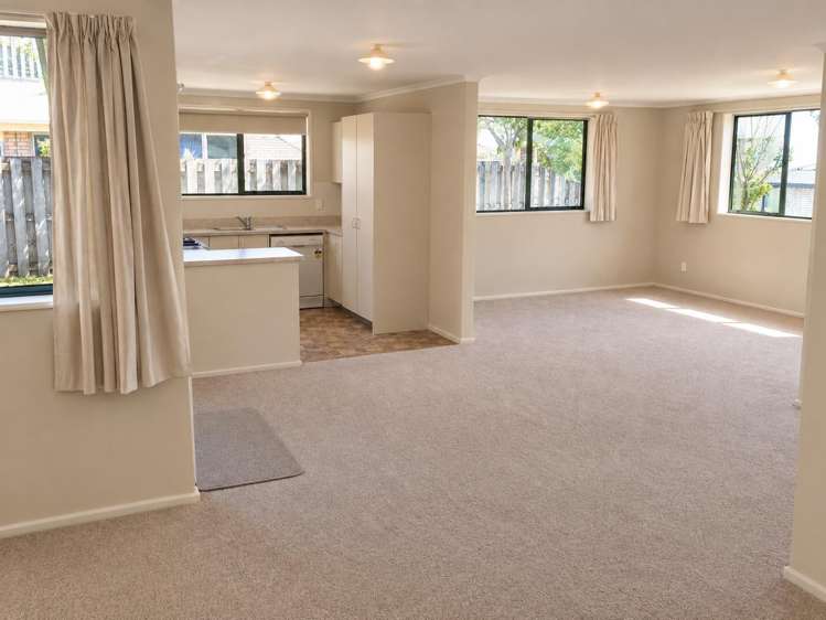 19 Pointon Glade Brymer Heights_2