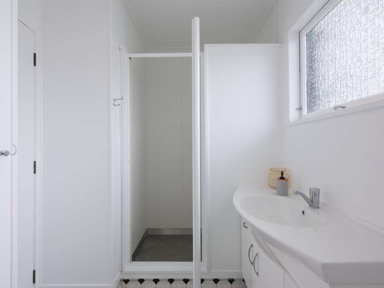 3 Sunny Bay Road Matua_10