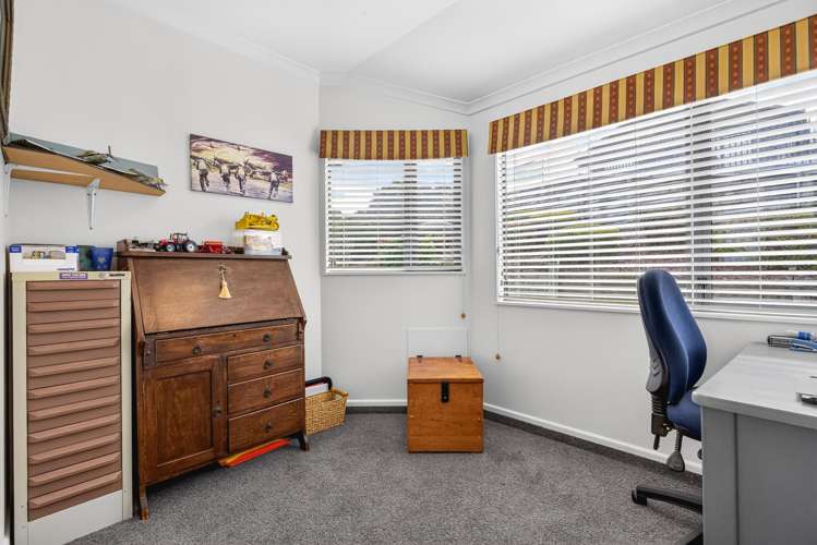 3 Julies Way Rangatira Park_6