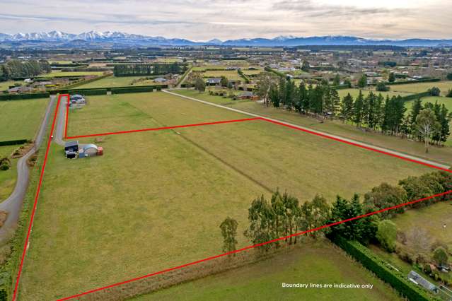 Lifestyle block, mountain views and spacious shed